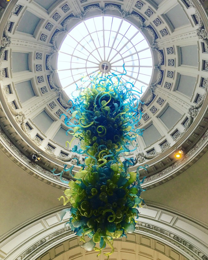 v and a chihuly