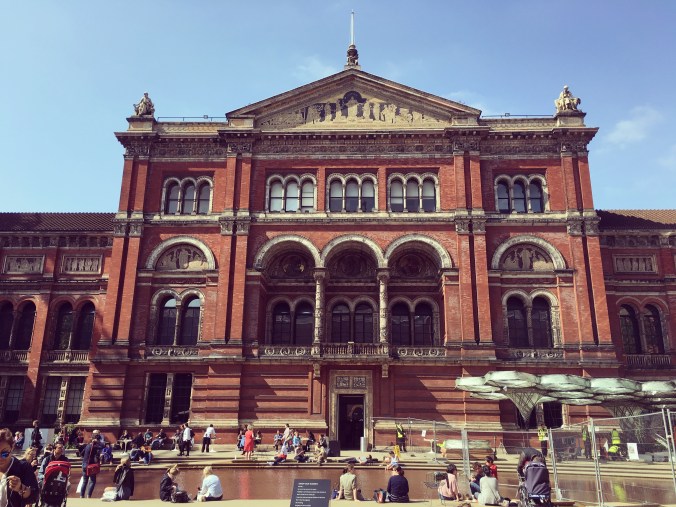 v and a courtyard